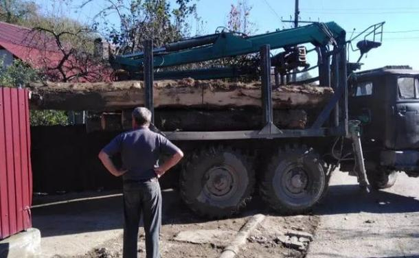 Пострадавшим от наводнения жителям Кубани выдали дрова