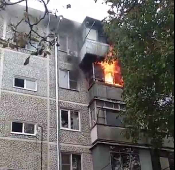 На День города в Краснодаре сгорел балкон жилой пятиэтажки