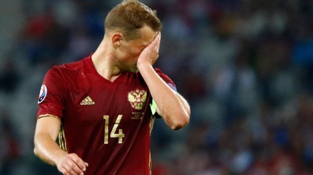 Сборная России после матчей в Краснодаре и Сочи упала на дно рейтинга ФИФА