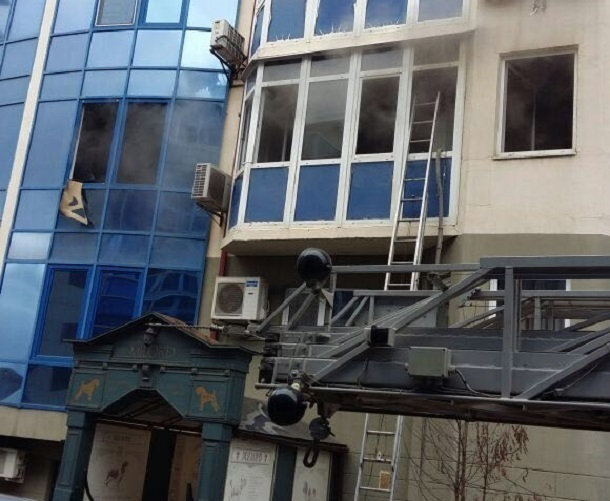 В Краснодаре вспыхнул пожар на втором этаже жилого дома