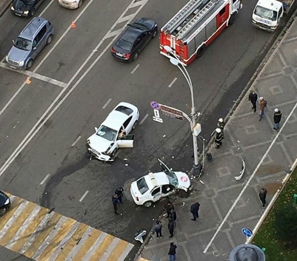 В серьезной аварии в центре Краснодара пострадали два человека
