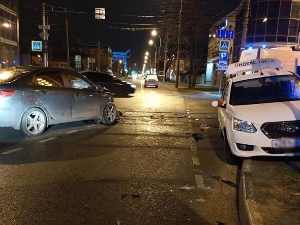 В ДТП с «Яндекс.Такси» в Краснодаре пострадал один человек