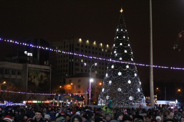 Новый год на Театральной площади встречали 12 тысяч краснодарцев