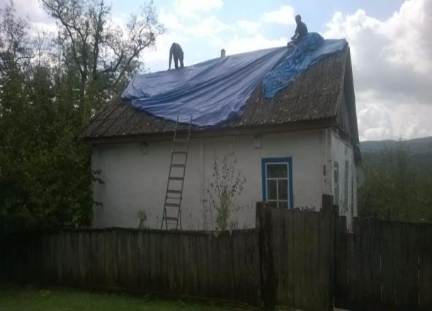 В Мостовском районе град побил крыши домов в трех станицах