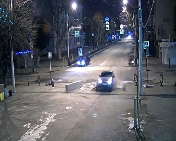 Пьяный водитель повредил Пушкинскую площадь в Краснодаре