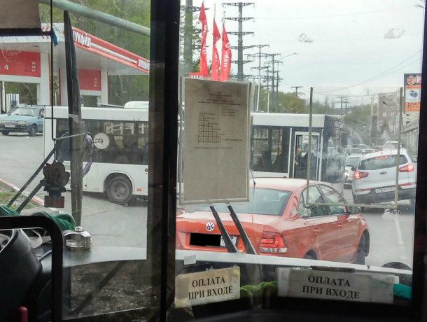 «Чудо-водитель»: автобус парализовал движение в Сочи