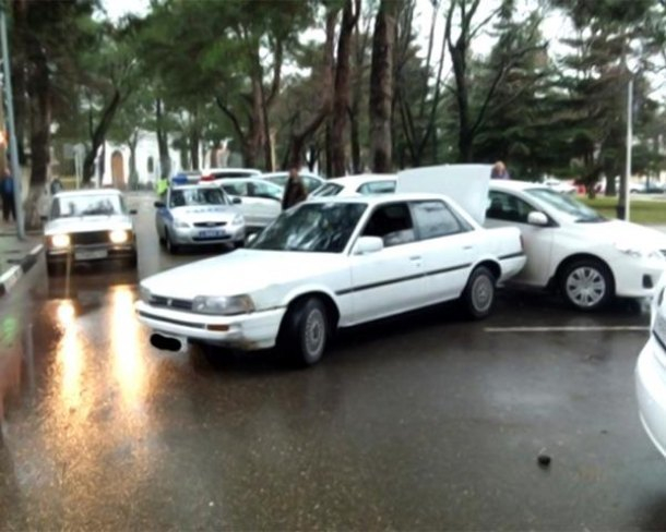 В Геленджике пьяный водитель сбил пенсионерку и протаранил две машины