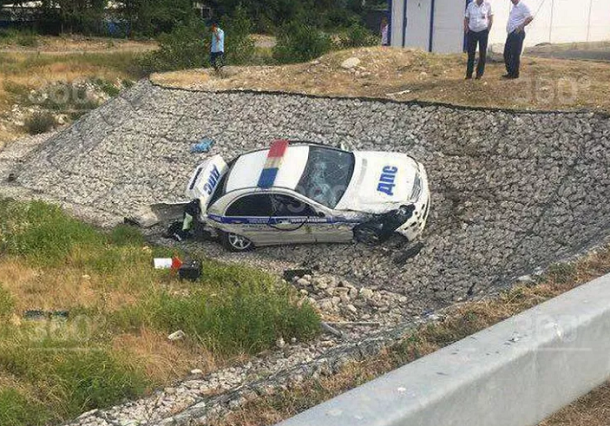 Машина ДПС слетела с дороги в Сочи