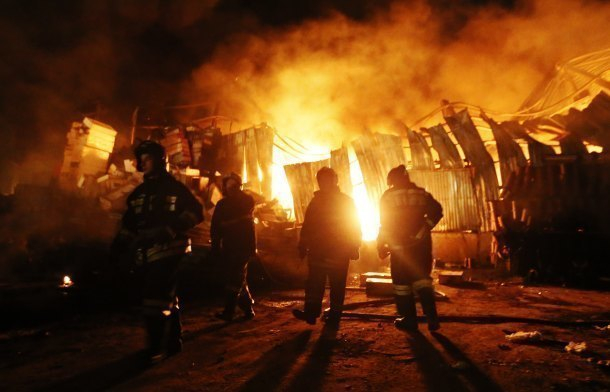 В Кропоткине в новогоднюю ночь спасатели 4 часа тушили пожар
