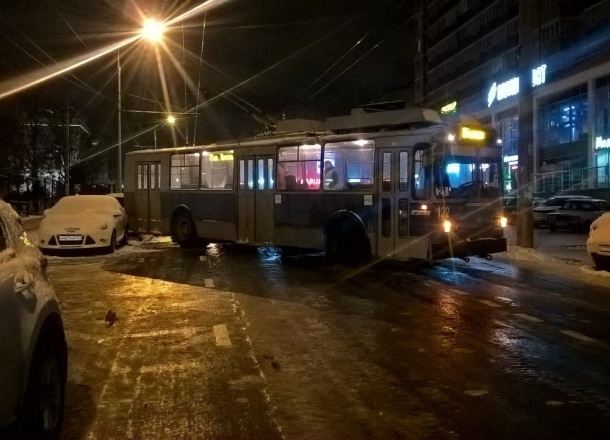 «Поскользнувшийся» троллейбус вызвал заторы в Краснодаре