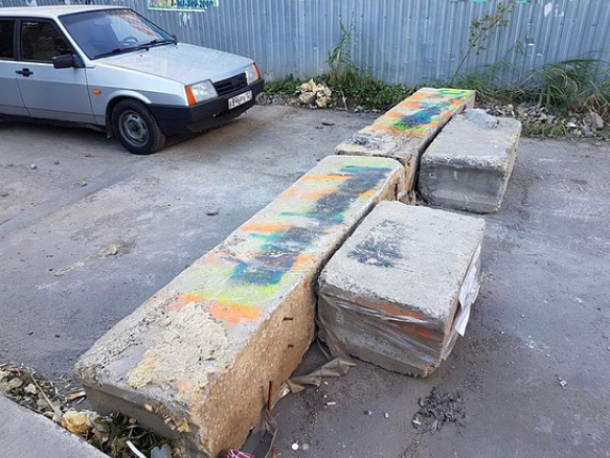 Жители дворов в Краснодаре снова перекрыли расчищенную «Поршем» дорогу
