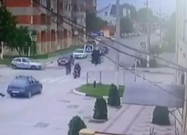 Мопедиста без прав сбили на полной скорости в Славянске-на-Кубани