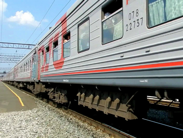 В Краснодаре из-за скандала между пассажирами и машинистом остановили поезд
