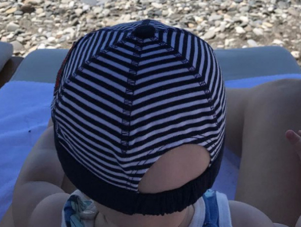 Ксения Собчак впервые показала своего сына на приватном пляже в Сочи
