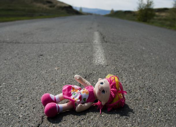 На Кубани водитель грузовика задавил 2-летнюю дочь