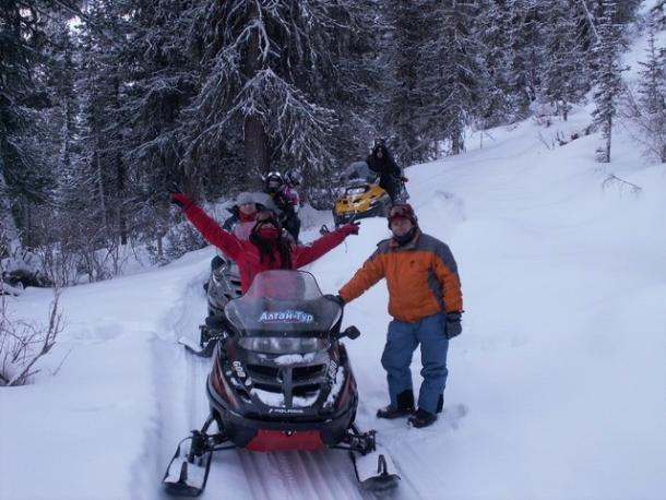 Зимние туристские маршруты на снегоходах открылись в горах Сочи