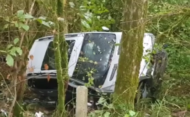 «Грибы собирал»: водитель BMW X5 «вылетел» с трассы в лес