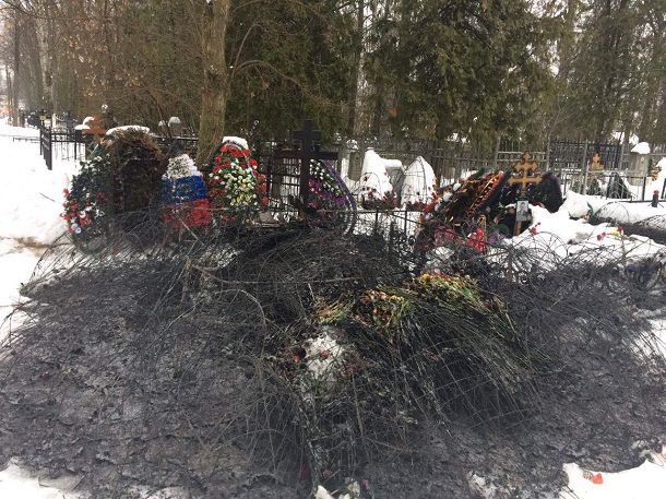Могила воспитанника летного училища Краснодара Романа Филипова сгорела на 40-й день