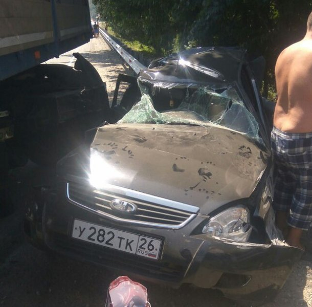 Водитель «легковушки» выжил в страшной аварии с грузовиком