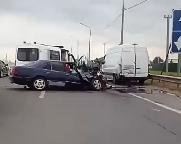 Авария на Восточном обходе в Краснодаре вызвала огромную пробку