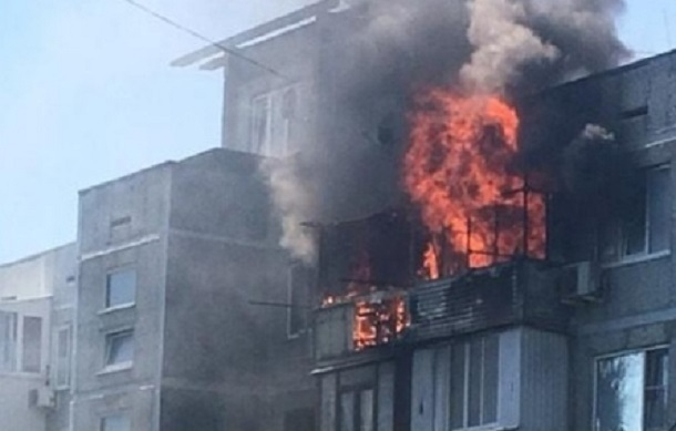Пожар поглотил две квартиры в Краснодаре
