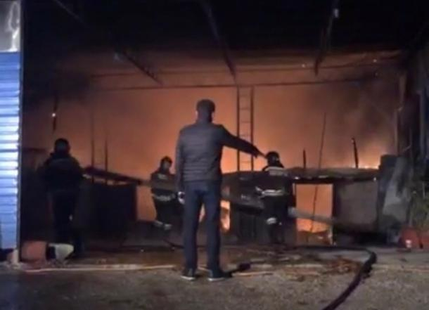 В Сочи пожар в частном доме тушили около часа