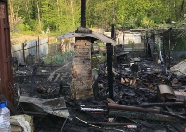 Трое маленьких детей погибли при пожаре в Геленджике