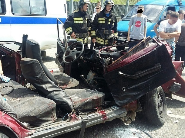 Сочинские спасатели вытащили из искореженной машины зажатого мужчину