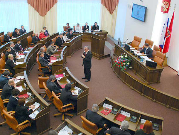 «Чтобы не было стыдно» - депутаты Заксобрания Кубани боятся опозориться перед иностранцами из-за таксистов-нелегалов