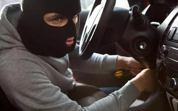 Краснодарский парень соскучился по родителям и угнал чужой автомобиль