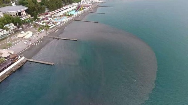 Видео с загрязнением у берегов Сочи всполошило интернет