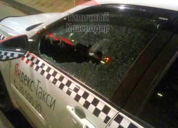 Полиция Краснодара проверяет информацию о стрельбе в водителя такси