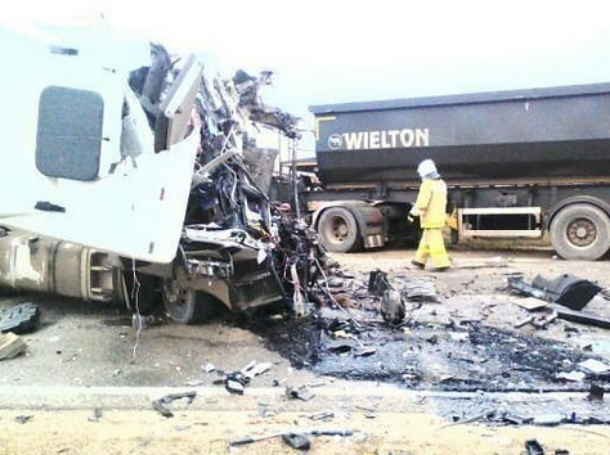После страшной аварии на Кубани грузовики превратились в груду металла