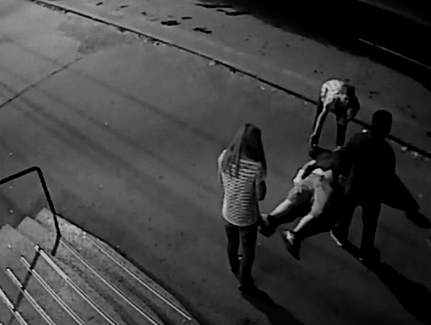 Краснодарские хулиганы избили мужчину до комы за то, что тот не дал приставать к дочерям-подросткам