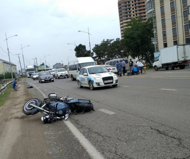Водитель «ГАЗели» сбил мотоциклиста в Краснодаре