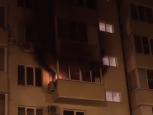 Из-за вспыхнувшего кондиционера в Краснодаре сгорел балкон