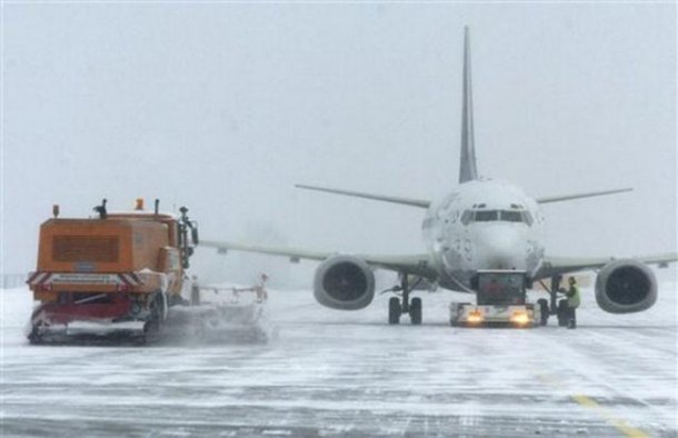 Снег помешал самолетам вовремя вылететь из Краснодара