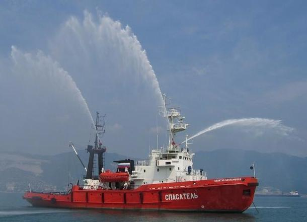 В Черном море в течение двух дней будут оказывать помощь аварийному судну и убирать нефтяной разлив