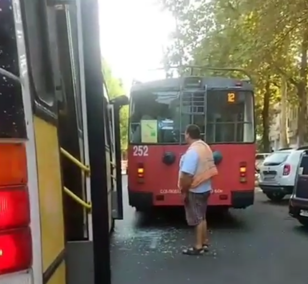 Маршрутка столкнулась с троллейбусом в Краснодаре