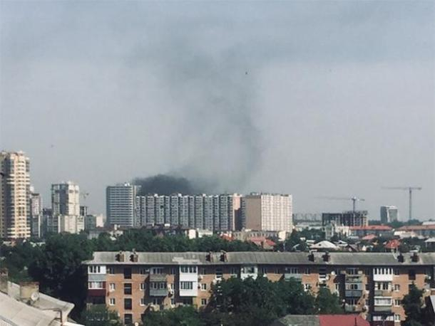 Строящаяся многоэтажка загорелась в Краснодаре