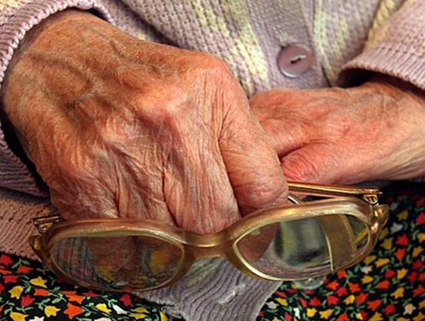 В Армавире почтальон мучительно убивала 91-летнюю старушку за отказ дать в долг