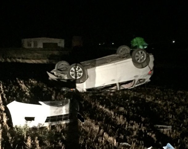 Пьяный водитель с двумя женщинами опрокинул свою машину в Щербиновском районе