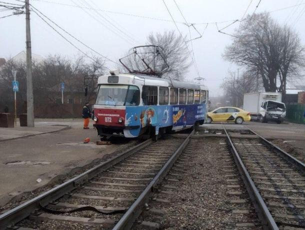Трамвай и грузовик столкнулись в Краснодаре
