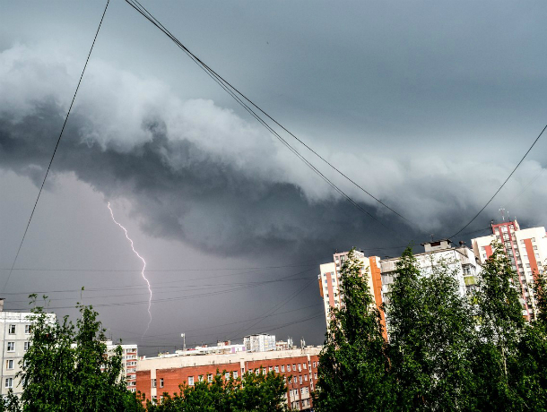 Штормовое предупреждение: на Кубань в ближайшие часы обрушится мощный град и ливень