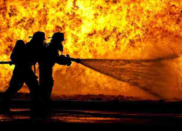 Пожар на складе в Краснодаре локализовали