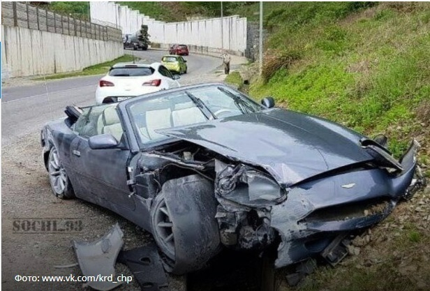 «Сколько боли в одном фото»: В груду металлолома превратила  Aston Martin ливневка в Сочи