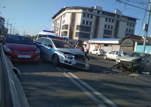 Сотрудники ДПС попали в аварию в Краснодаре