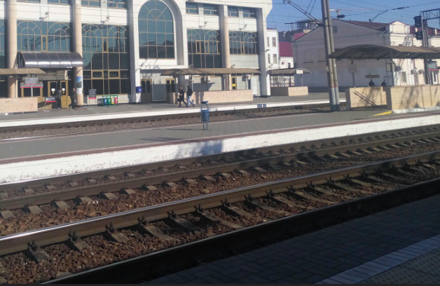 Поезд сбил насмерть 18-летнего парня под Краснодаром