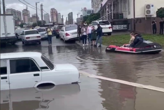 Лодки-такси и утонувшие машины: показываем затопленный Краснодар