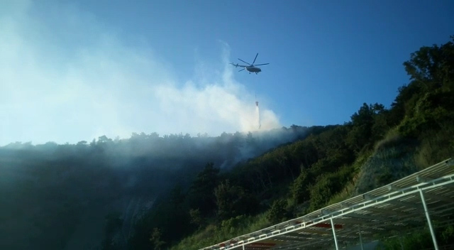 Лесной пожар на Кубани потушили с вертолета